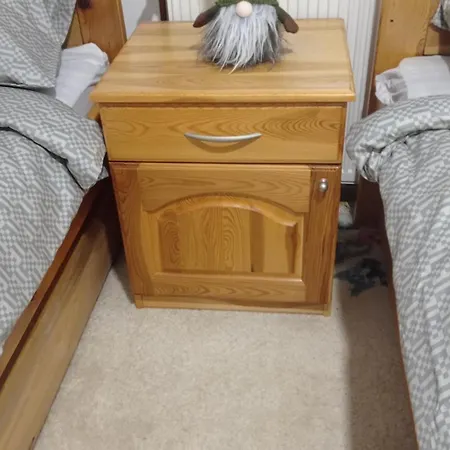 Forest Escape Chata Pale