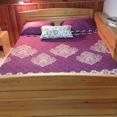 Деревянный коттедж Forest Escape Пале