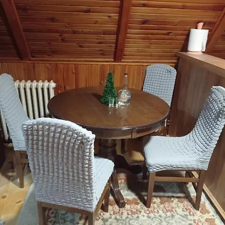 Forest Escape Деревянный коттедж