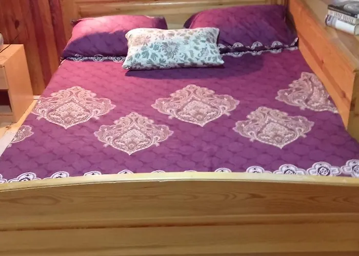 Lodge Forest Escape Pale