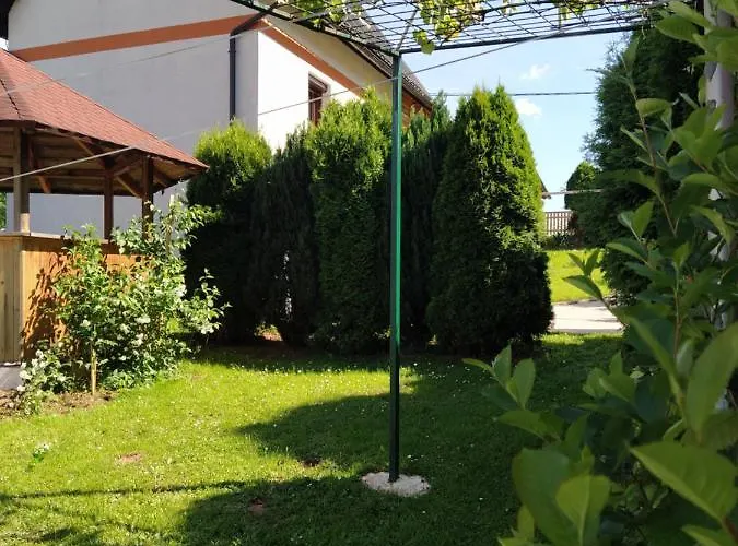 Lodge Forest Escape Pale