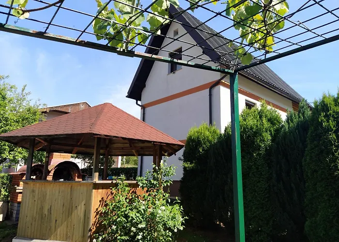 Forest Escape Lodge *